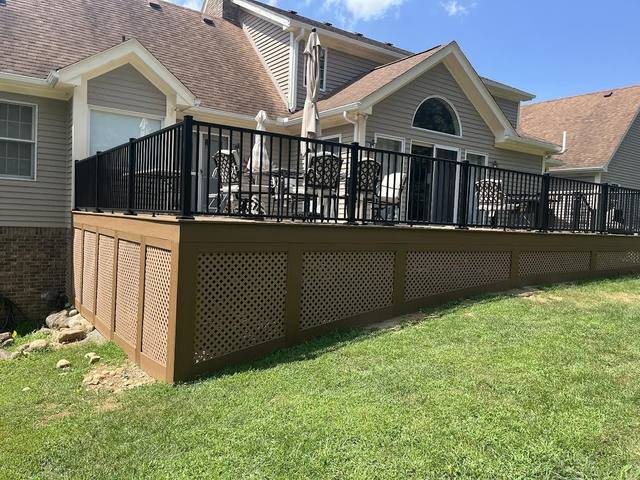 Trex Beach Dune deck in Clarkston, MI built by Supreme Deck