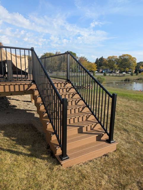 Trex Beach Dune deck in Livonia, MI built by Supreme Deck