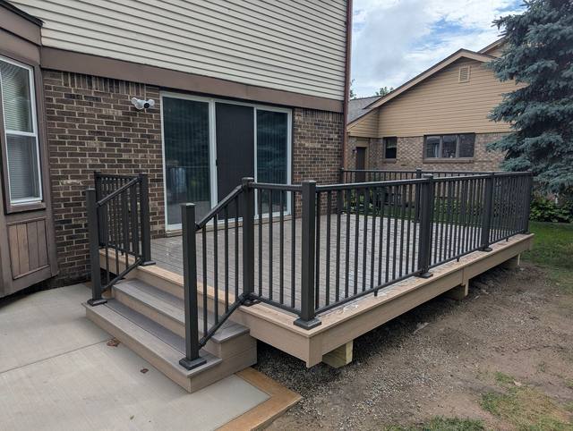 Trex Biscayne deck built by Supreme Deck