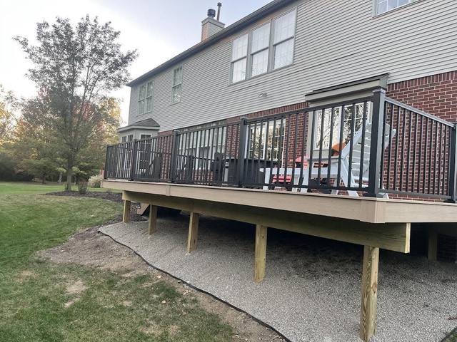 Trex Caramel deck in Rochester Hills, MI built by Supreme Deck