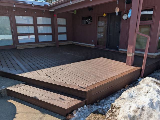 Trex Cinnamon Cove deck in Ann Arbor, MI built by Supreme Deck