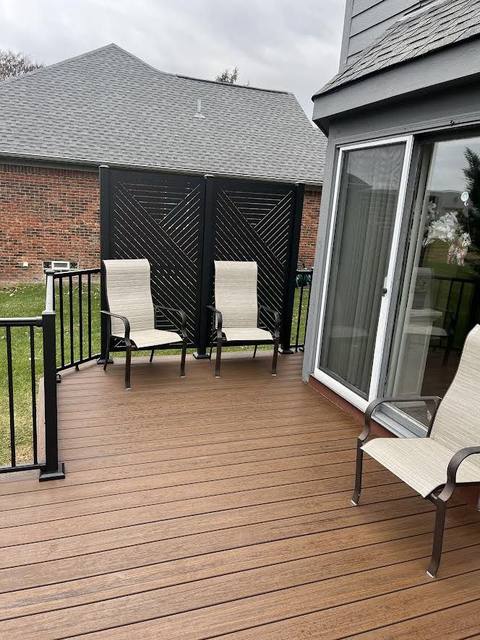 Trex Cinnamon Cove deck in Macomb, MI built by Supreme Deck