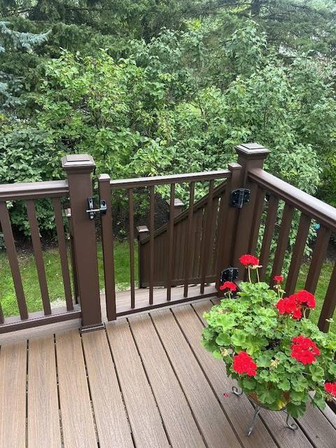 Trex Cinnamon Cove deck in West Bloomfield, MI built by Supreme Deck