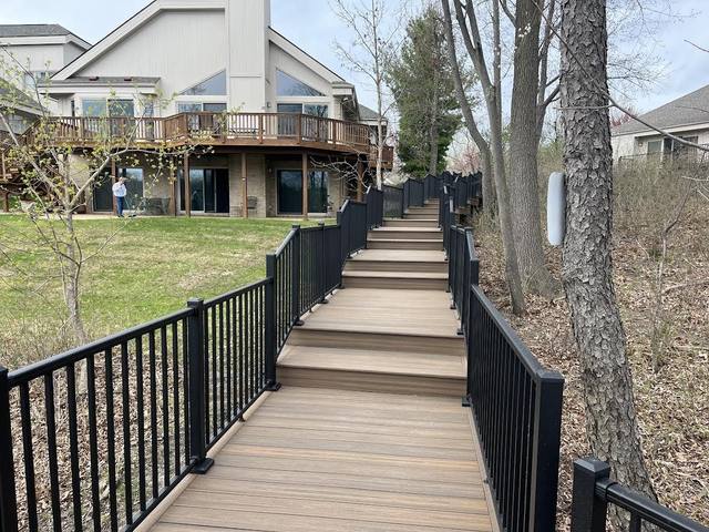 Trex Havana Gold deck in West Bloomfield, MI built by Supreme Deck