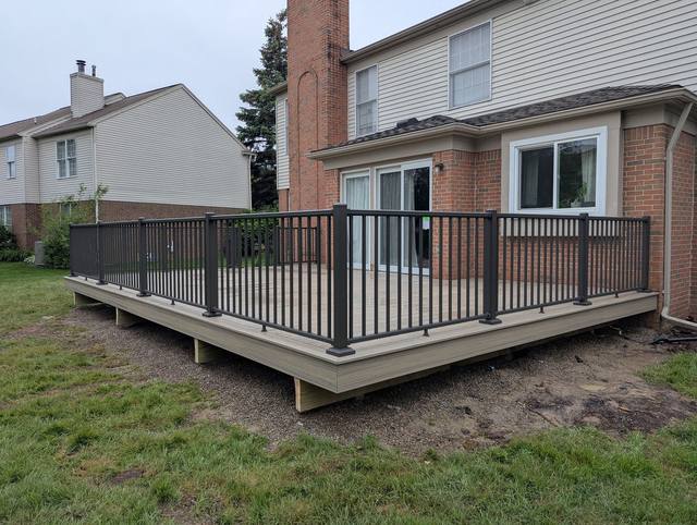 Trex Honey Grove deck in Canton, MI built by Supreme Deck