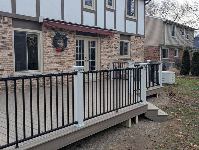 Trex Honey Grove deck in Northville, MI built by Supreme Deck