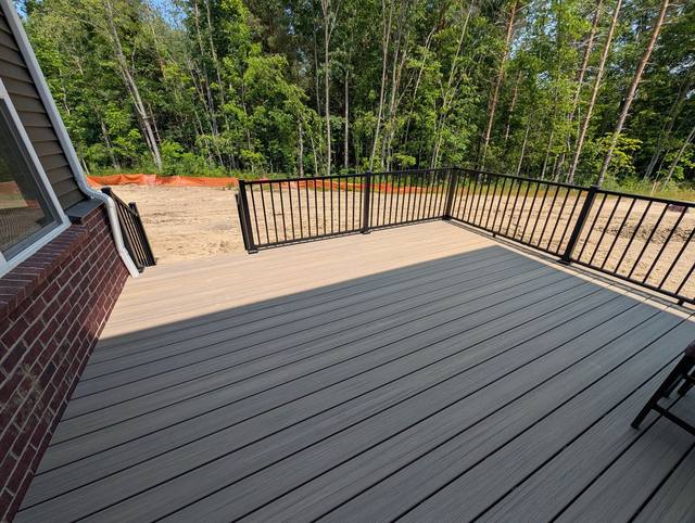 Trex Honey Grove deck in South Lyon, MI built by Supreme Deck
