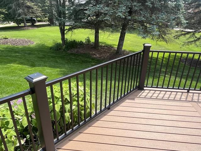 Trex Jasper deck in Lake Orion, MI built by Supreme Deck