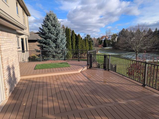 Trex Jasper deck in Livonia, MI built by Supreme Deck