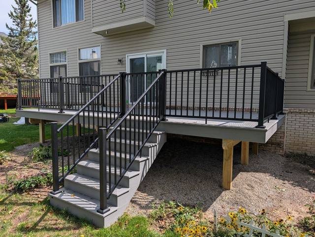 Trex Pebble Beach deck built by Supreme Deck