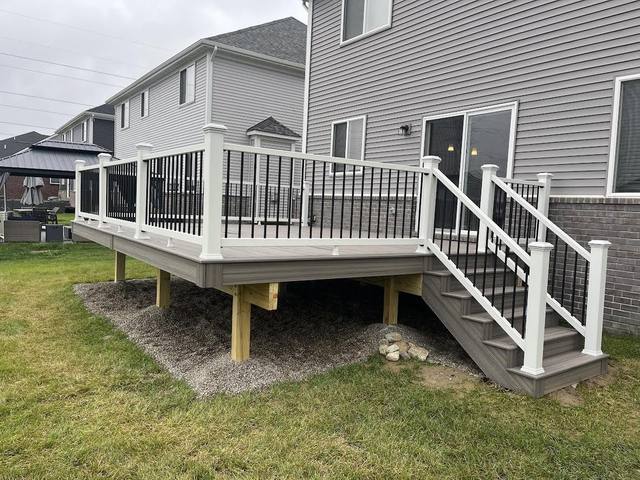 Trex Rocky Harbor deck in Bruce Township, MI built by Supreme Deck