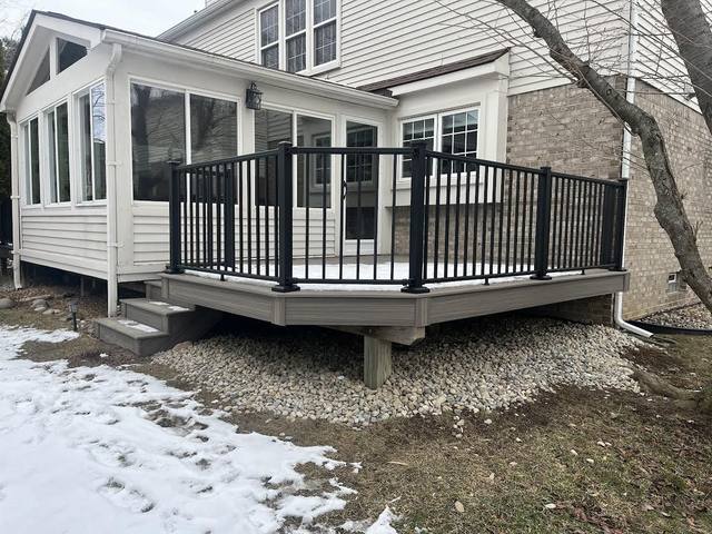 Trex Rocky Harbor deck in West Bloomfield, MI built by Supreme Deck