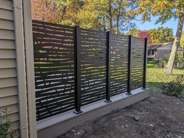 Trex Rocky Harbor deck in Westland, MI built by Supreme Deck