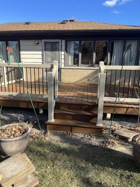 Trex Saddle deck in Redford, MI built by Supreme Deck