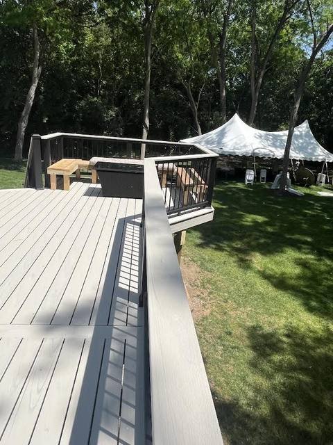 Trex Salt Flat deck in Troy, MI built by Supreme Deck