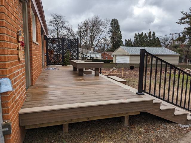Trex Toasted Sand deck in Farmington, MI built by Supreme Deck