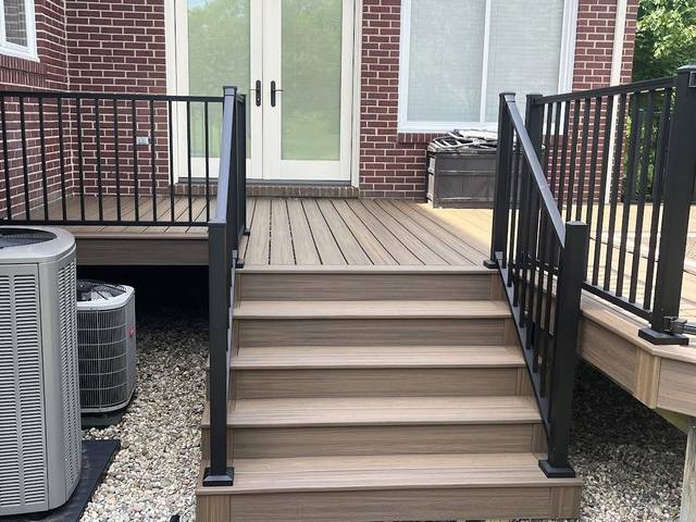 Trex Toasted Sand deck in Rochester Hills, MI built by Supreme Deck